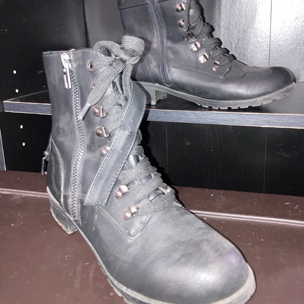 Combat boots